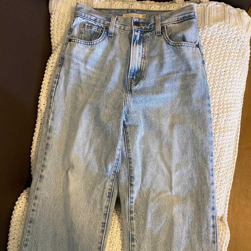 Levis High Waisted Straight Jeans